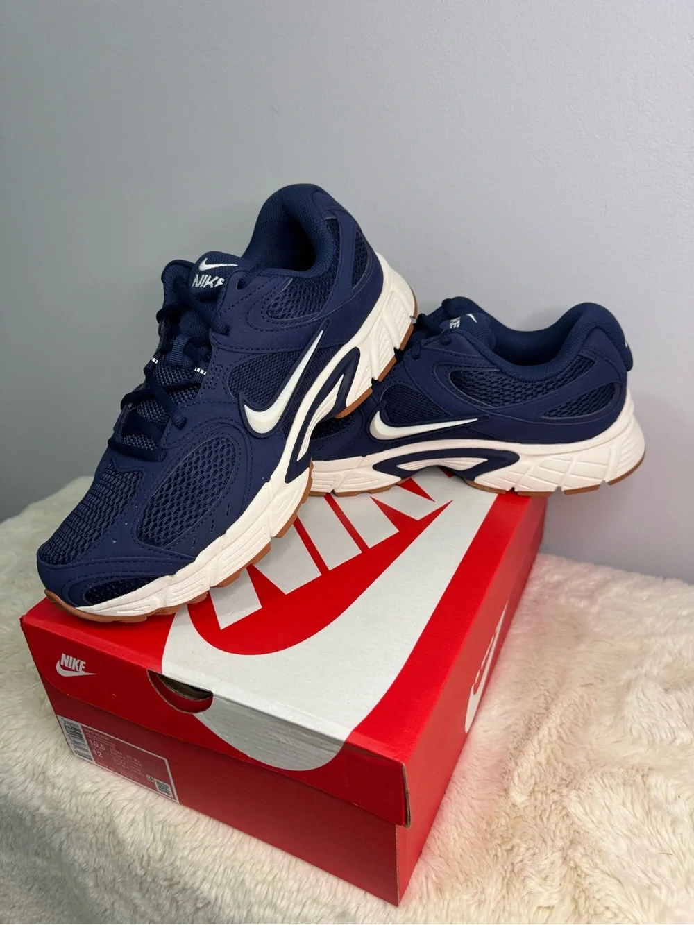 Nike V5 RNR Midnight Navy/Phantom/Gum Low Top Mesh Sneakers II6292-400